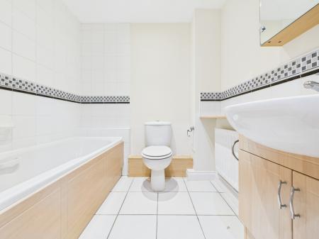 2 bedroom Flat to let in Watermans Walk, Carlisle, CA1