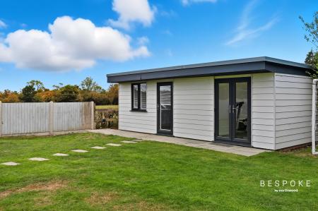 5 bedroom Detached house for sale in Crix Green, Felsted, CM6