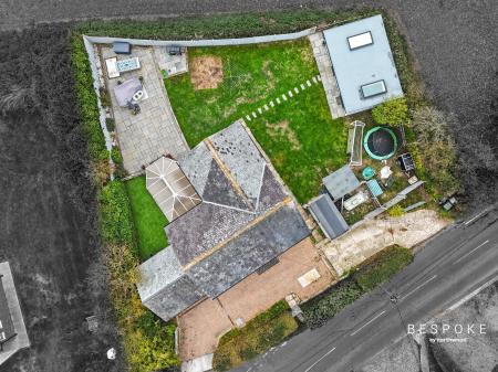 5 bedroom Detached house for sale in Crix Green, Felsted, CM6