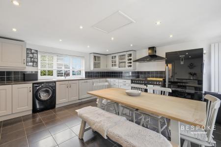 5 bedroom Detached house for sale in Crix Green, Felsted, CM6