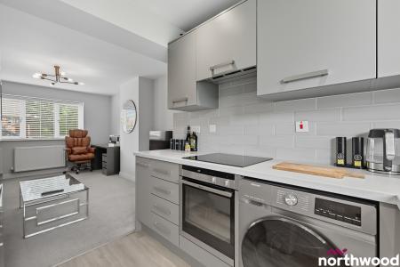 2 bedroom Ground floor maisonette for sale in Gatwick View, Billericay, CM12