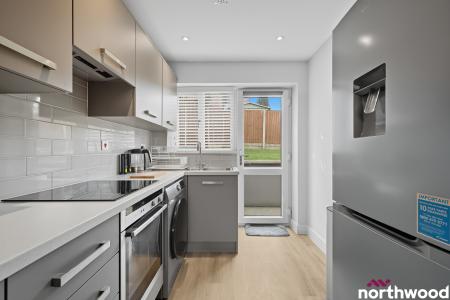 2 bedroom Ground floor maisonette for sale in Gatwick View, Billericay, CM12