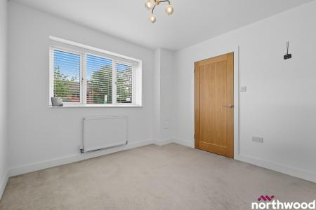 2 bedroom Ground floor maisonette for sale in Gatwick View, Billericay, CM12