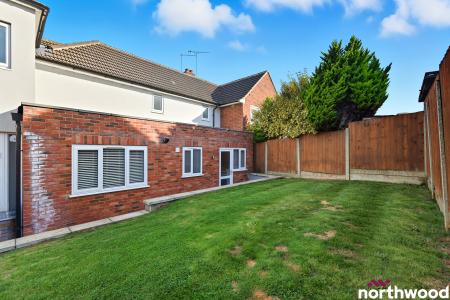 2 bedroom Ground floor maisonette for sale in Gatwick View, Billericay, CM12
