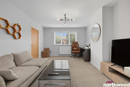 2 bedroom Ground floor maisonette for sale in Gatwick View, Billericay, CM12