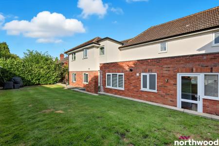 2 bedroom Ground floor maisonette for sale in Gatwick View, Billericay, CM12