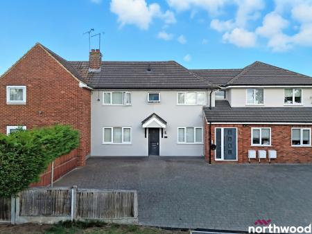 2 bedroom Ground floor maisonette for sale in Gatwick View, Billericay, CM12