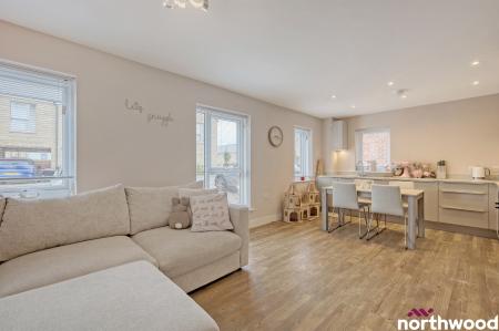 1 bedroom Ground floor flat for sale in Henry Shuttlewood Drive, Chelmsford, CM1