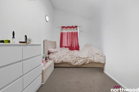 2 bedroom Semi-detached house for sale in Parkway, Rainham, RM13