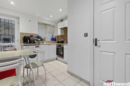 2 bedroom Semi-detached house for sale in Parkway, Rainham, RM13