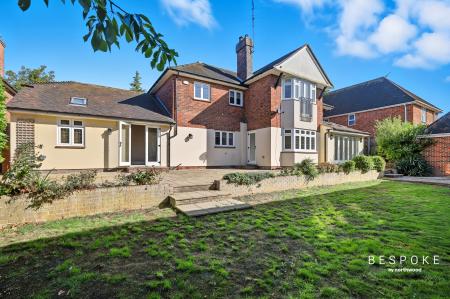 4 bedroom Detached house for sale in Roxwell Road, Chelmsford, CM1
