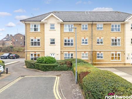 1 bedroom Flat for sale in Stapleford Close, Chelmsford, CM2