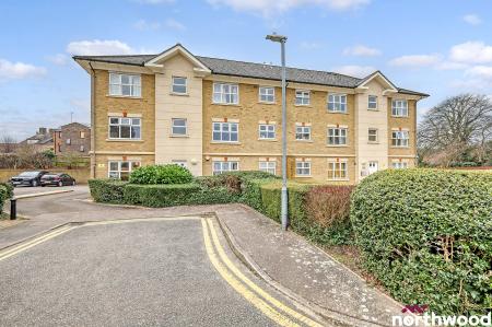 1 bedroom Flat for sale in Stapleford Close, Chelmsford, CM2