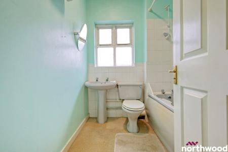 1 bedroom Flat for sale in Stapleford Close, Chelmsford, CM2