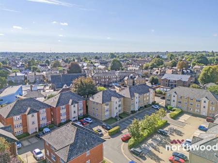 2 bedroom Flat for sale in Stapleford Close, Chelmsford, CM2