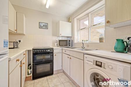 2 bedroom Flat for sale in Stapleford Close, Chelmsford, CM2