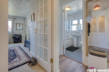 2 bedroom Flat for sale in Thornborough Avenue, South Woodham Ferrers, CM3