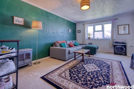 2 bedroom Flat for sale in Thornborough Avenue, South Woodham Ferrers, CM3