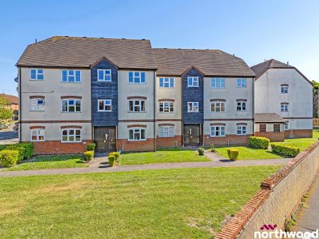 2 bedroom Flat for sale in Thornborough Avenue, South Woodham Ferrers, CM3