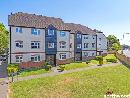 2 bedroom Flat for sale in Thornborough Avenue, South Woodham Ferrers, CM3