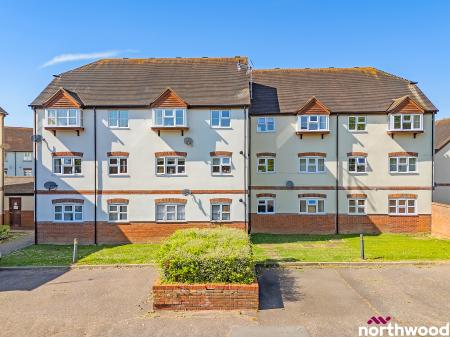 2 bedroom Flat for sale in Thornborough Avenue, South Woodham Ferrers, CM3