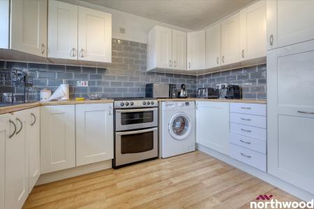 2 bedroom Flat for sale in Thornborough Avenue, South Woodham Ferrers, CM3