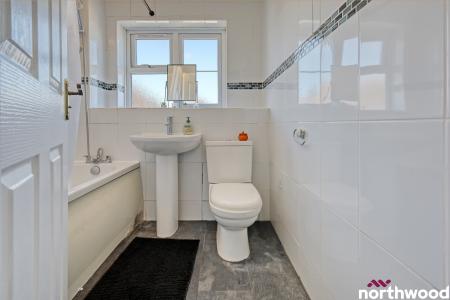 2 bedroom Flat for sale in Thornborough Avenue, South Woodham Ferrers, CM3