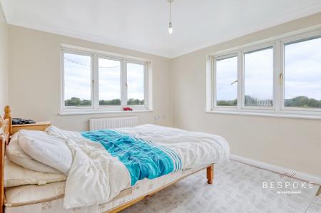 5 bedroom Semi-detached house for sale in Weaversfield, SIlver End, CM8