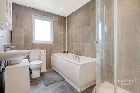 5 bedroom Semi-detached house for sale in Weaversfield, SIlver End, CM8