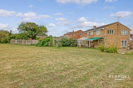 5 bedroom Semi-detached house for sale in Weaversfield, SIlver End, CM8