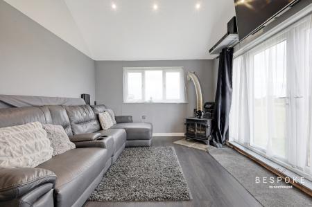 5 bedroom Semi-detached house for sale in Weaversfield, SIlver End, CM8