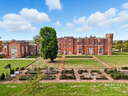 2 bedroom Flat to let in Danbury Palace Road, Danbury, CM3