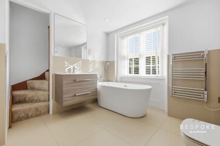 2 bedroom Flat to let in Danbury Palace Road, Danbury, CM3