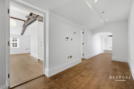 2 bedroom Flat to let in Danbury Palace Road, Danbury, CM3