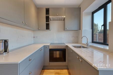 1 bedroom House share to let in Hubbard Close, Hornchurch, RM11