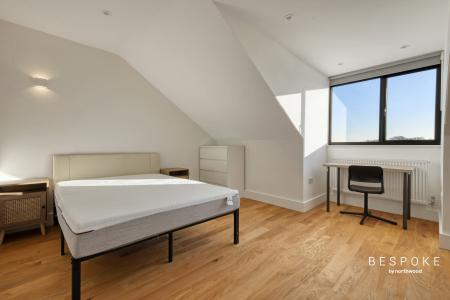 1 bedroom House share to let in Hubbard Close, Hornchurch, RM11