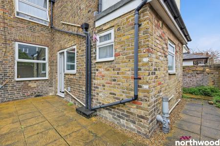 1 bedroom Ground floor maisonette to let in Rochford Road, Chelmsford, CM2