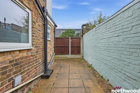 1 bedroom Ground floor maisonette to let in Rochford Road, Chelmsford, CM2