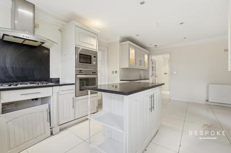 5 bedroom Detached house for sale in Arbour Lane, Springfield, Chelmsford, CM1