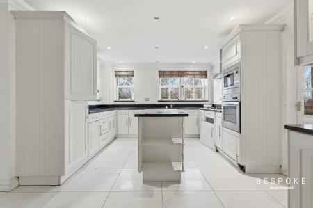 5 bedroom Detached house for sale in Arbour Lane, Springfield, Chelmsford, CM1