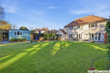 4 bedroom Detached house for sale in Ingrave Road, Brentwood, CM13