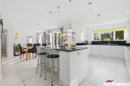 4 bedroom Detached house for sale in Ingrave Road, Brentwood, CM13