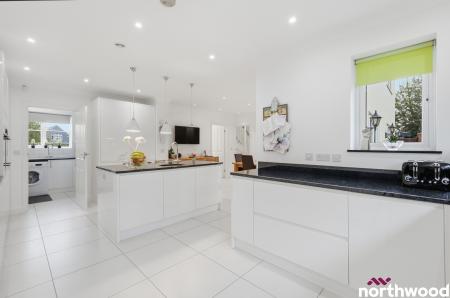 4 bedroom Detached house for sale in Ingrave Road, Brentwood, CM13