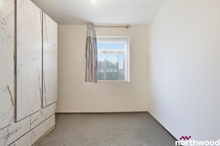 2 bedroom Flat for sale in Doddinghurst Road, Brentwood, CM15