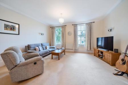 2 bedroom Flat for sale in Clarence Square, Pittville, Cheltenham, GL50