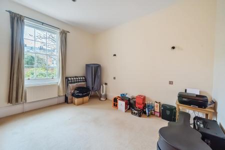 2 bedroom Flat for sale in Clarence Square, Pittville, Cheltenham, GL50