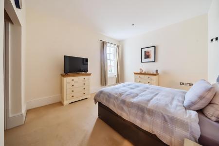 2 bedroom Flat for sale in Clarence Square, Pittville, Cheltenham, GL50