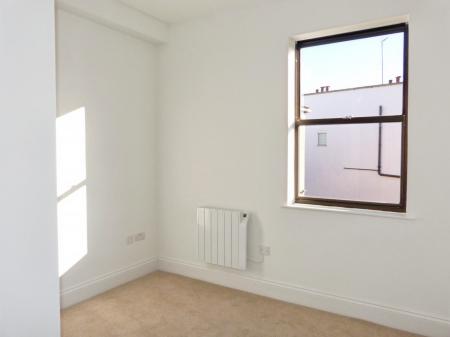 2 bedroom Flat to let in Bath Road, Cheltenham, GL53