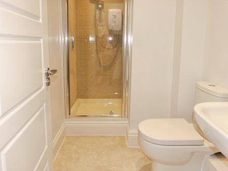 2 bedroom Flat to let in Bath Road, Cheltenham, GL53