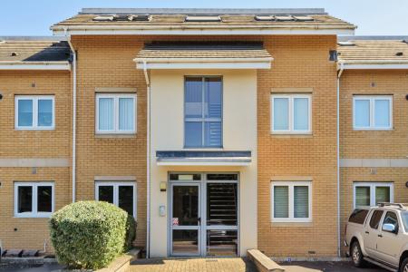 2 bedroom Flat to let in Gemini Close, Golden Valley, Cheltenham, GL51